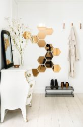 Hall de entrada com prateleiras para sapatos e roupas As mãos: 125 + opções de foto (com um assento, com um cabide, com uma banqueta e não só)