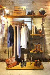 Hall de entrada com prateleiras para sapatos e roupas As mãos: 125 + opções de foto (com um assento, com um cabide, com uma banqueta e não só)