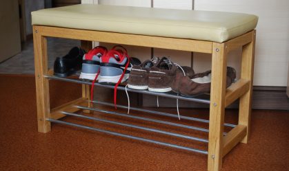 Hall de entrada com prateleiras para sapatos e roupas As mãos: 125 + opções de foto (com um assento, com um cabide, com uma banqueta e não só)