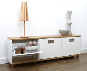 Hall de entrada com prateleiras para sapatos e roupas As mãos: 125 + opções de foto (com um assento, com um cabide, com uma banqueta e não só)
