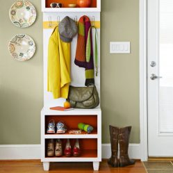 Hall de entrada com prateleiras para sapatos e roupas As mãos: 125 + opções de foto (com um assento, com um cabide, com uma banqueta e não só)