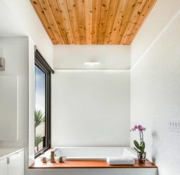 Rack de teto no banheiro: 4 etapas para um resultado perfeito. Instalação DIY