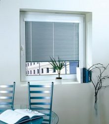 Como escolher e pendurar cortinas nas janelas de plástico e madeira? 220+ (fotos) no interior da cozinha, quarto, varanda