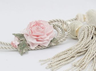 Rosas grandes e pequenas de Foamiran: 150+ (foto) com instruções passo a passo. 7 master classes detalhadas para iniciantes
