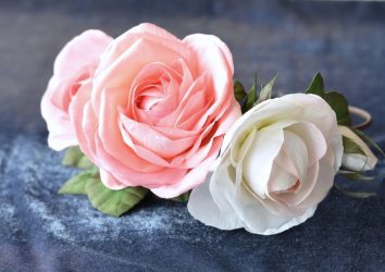 Rosas grandes e pequenas de Foamiran: 150+ (foto) com instruções passo a passo. 7 master classes detalhadas para iniciantes