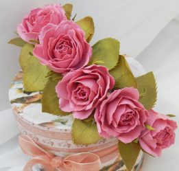 Rosas grandes e pequenas de Foamiran: 150+ (foto) com instruções passo a passo. 7 master classes detalhadas para iniciantes