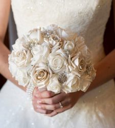 Rosas grandes e pequenas de Foamiran: 150+ (foto) com instruções passo a passo. 7 master classes detalhadas para iniciantes