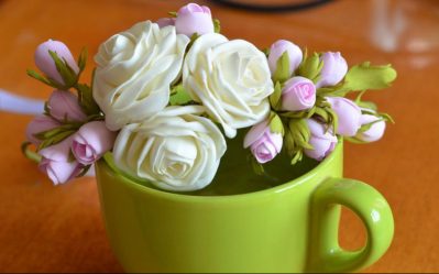 Rosas grandes e pequenas de Foamiran: 150+ (foto) com instruções passo a passo. 7 master classes detalhadas para iniciantes