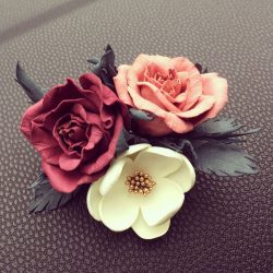 Rosas grandes e pequenas de Foamiran: 150+ (foto) com instruções passo a passo. 7 master classes detalhadas para iniciantes