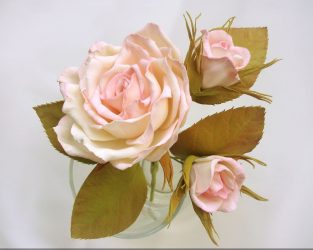 Rosas grandes e pequenas de Foamiran: 150+ (foto) com instruções passo a passo. 7 master classes detalhadas para iniciantes