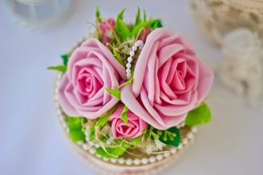 Rosas grandes e pequenas de Foamiran: 150+ (foto) com instruções passo a passo. 7 master classes detalhadas para iniciantes