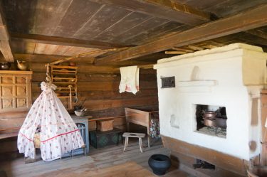 A simbiose do presente e do passado! Fogões originais russos no interior das casas