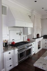 A simbiose do presente e do passado! Fogões originais russos no interior das casas