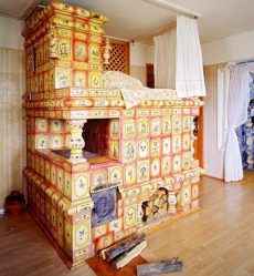 A simbiose do presente e do passado! Fogões originais russos no interior das casas