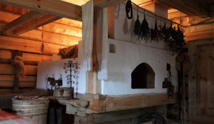A simbiose do presente e do passado! Fogões originais russos no interior das casas