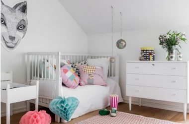 Rack para livros e brinquedos no berçário: Uma solução simples e original de sistema de armazenamento do tipo 