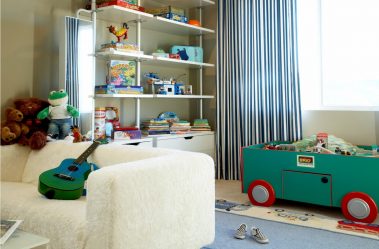 Rack para livros e brinquedos no berçário: Uma solução simples e original de sistema de armazenamento do tipo 