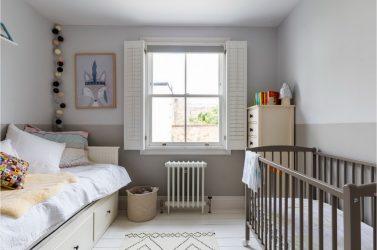 Rack para livros e brinquedos no berçário: Uma solução simples e original de sistema de armazenamento do tipo 
