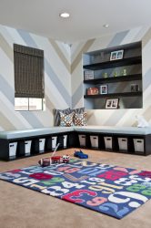 Rack para livros e brinquedos no berçário: Uma solução simples e original de sistema de armazenamento do tipo 