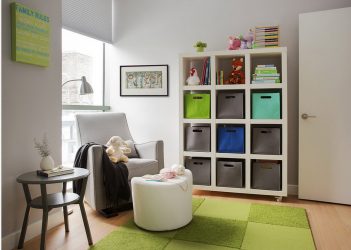 Rack para livros e brinquedos no berçário: Uma solução simples e original de sistema de armazenamento do tipo 