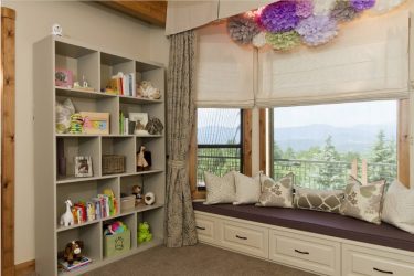 Rack para livros e brinquedos no berçário: Uma solução simples e original de sistema de armazenamento do tipo 