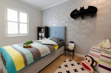 Rack para livros e brinquedos no berçário: Uma solução simples e original de sistema de armazenamento do tipo 