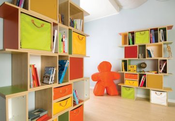 Rack para livros e brinquedos no berçário: Uma solução simples e original de sistema de armazenamento do tipo 