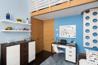 Rack para livros e brinquedos no berçário: Uma solução simples e original de sistema de armazenamento do tipo 