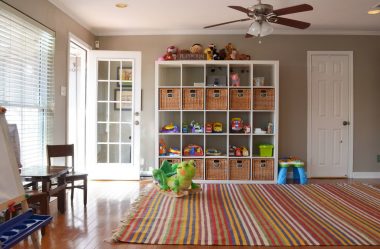 Rack para livros e brinquedos no berçário: Uma solução simples e original de sistema de armazenamento do tipo 