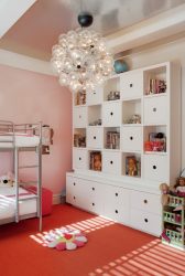Rack para livros e brinquedos no berçário: Uma solução simples e original de sistema de armazenamento do tipo 