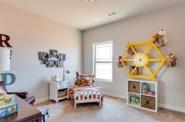 Rack para livros e brinquedos no berçário: Uma solução simples e original de sistema de armazenamento do tipo 