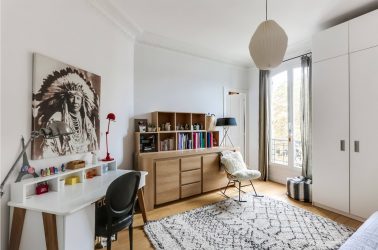 Rack para livros e brinquedos no berçário: Uma solução simples e original de sistema de armazenamento do tipo 