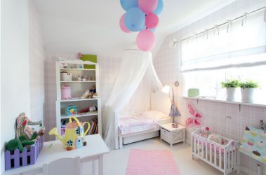 Rack para livros e brinquedos no berçário: Uma solução simples e original de sistema de armazenamento do tipo 