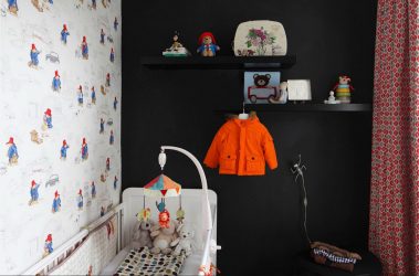 Rack para livros e brinquedos no berçário: Uma solução simples e original de sistema de armazenamento do tipo 