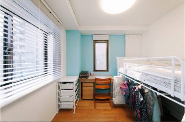 Rack para livros e brinquedos no berçário: Uma solução simples e original de sistema de armazenamento do tipo 