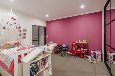 Rack para livros e brinquedos no berçário: Uma solução simples e original de sistema de armazenamento do tipo 