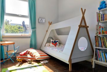 Rack para livros e brinquedos no berçário: Uma solução simples e original de sistema de armazenamento do tipo 