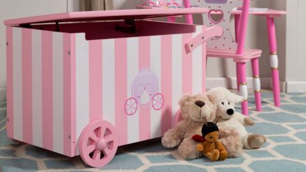Rack para livros e brinquedos no berçário: Uma solução simples e original de sistema de armazenamento do tipo 