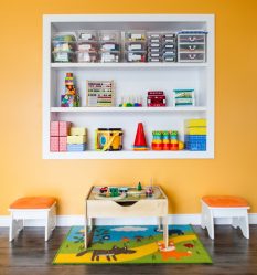 Rack para livros e brinquedos no berçário: Uma solução simples e original de sistema de armazenamento do tipo 