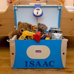 Rack para livros e brinquedos no berçário: Uma solução simples e original de sistema de armazenamento do tipo 