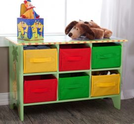 Rack para livros e brinquedos no berçário: Uma solução simples e original de sistema de armazenamento do tipo 
