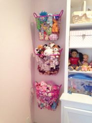 Rack para livros e brinquedos no berçário: Uma solução simples e original de sistema de armazenamento do tipo 