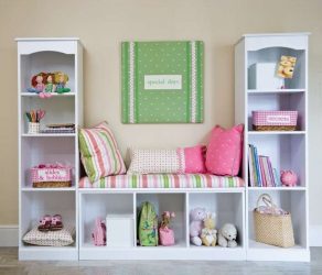 Rack para livros e brinquedos no berçário: Uma solução simples e original de sistema de armazenamento do tipo 
