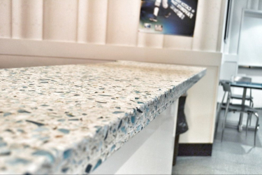Countertop tiles - การออกแบบดั้งเดิมของพื้นผิวการทำงาน ตัวเลือก 195+ (ภาพถ่าย) สำหรับห้องครัวและห้องน้ำ