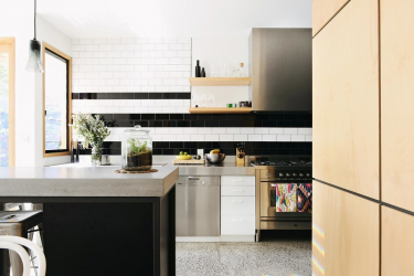 Countertop tiles - การออกแบบดั้งเดิมของพื้นผิวการทำงาน ตัวเลือก 195+ (ภาพถ่าย) สำหรับห้องครัวและห้องน้ำ