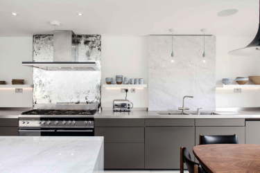 Countertop tiles - การออกแบบดั้งเดิมของพื้นผิวการทำงาน ตัวเลือก 195+ (ภาพถ่าย) สำหรับห้องครัวและห้องน้ำ