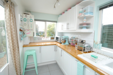 Countertop tiles - การออกแบบดั้งเดิมของพื้นผิวการทำงาน ตัวเลือก 195+ (ภาพถ่าย) สำหรับห้องครัวและห้องน้ำ