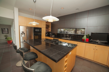 Countertop tiles - การออกแบบดั้งเดิมของพื้นผิวการทำงาน ตัวเลือก 195+ (ภาพถ่าย) สำหรับห้องครัวและห้องน้ำ
