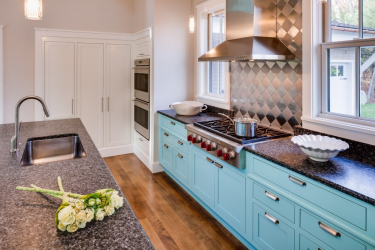 Countertop tiles - การออกแบบดั้งเดิมของพื้นผิวการทำงาน ตัวเลือก 195+ (ภาพถ่าย) สำหรับห้องครัวและห้องน้ำ
