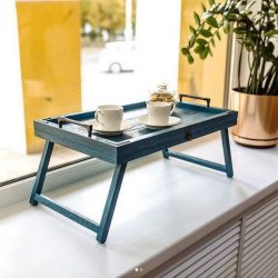 Mesa de café da manhã na cama faça você mesmo: modelos práticos para conforto